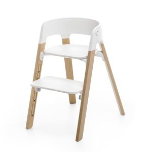 krzesełko Stokke Steps z naturalnymi nogami i białym siedziskiem system 5w1 przekształca się w dla noworodka niemowlęcia do użytku przez całe dzieciństwo lub 85 kg krzesełko Stokke Steps z naturalnymi nogami i białym siedziskiem system 5w1 przekształca się w dla noworodka niemowlęcia do użytku przez całe dzieciństwo lub 85 kg