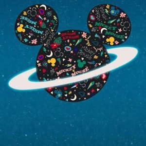 Disney Komar Fototapeta z włókniny Planet Mickey Rozmiar: 200 x 280 cm (szerokość wysokość) Tapeta ścienna, pokój dziecięcy, Micky Maus, IADX4 026 Disney Komar Fototapeta z włókniny Planet Mickey Rozmiar: 200 x 280 cm (szerokość wysokość) Tapeta ścienna, pokój dziecięcy, Micky Maus, IADX4 026