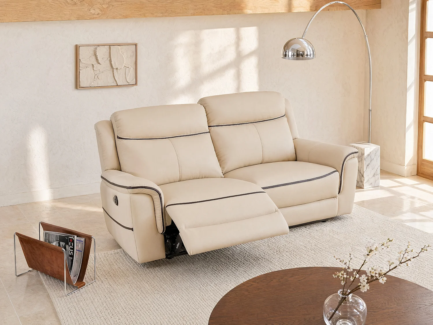 Kanapa 3-osobowa z elektryczną funkcją relax z beżowej skóry - ADELIO 817321 - obrazek 1