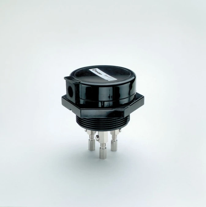 Mocowanie do 3 elektrod w zbiorniku ‑ podłączenie elektrod typu 072.500 (gwint M4) 072.53 - obrazek 1